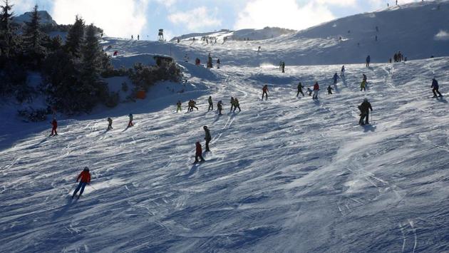 Skiers are on the slope on a sunny winter's day at the ski resort in Flachau, Austria. (Leonhard Foeger / REUTERS)