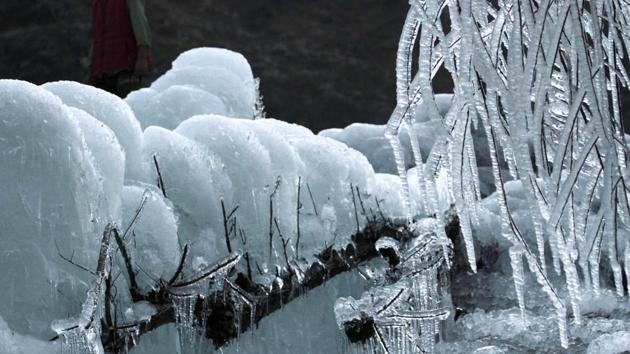 Temperature often dips to subzero in Kokernag from December to February, and snowfall is common. (Waseem Andrabi /HT Photo)