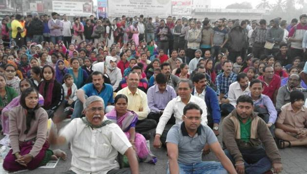 Thousands of commuters staged a protest before the Nallasopara bus depot on Wednesday at 5am, demanding that the Maharashtra State Road Transport Corporation (MSRTC) resume bus services with immediate effect. (Chetan Ingle) Thousands of commuters staged a protest before the Nallasopara bus depot on Wednesday at 5am, demanding that the Maharashtra State Road Transport Corporation (MSRTC) resume bus services with immediate effect. (Chetan Ingle)