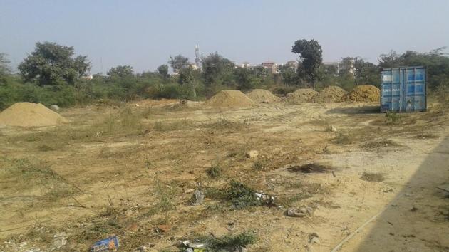 More than 100 trees were cleared from four acres of forest close to the Manav Rachna University along the Gurgaon-Faridabad road. (HT Photo) More than 100 trees were cleared from four acres of forest close to the Manav Rachna University along the Gurgaon-Faridabad road. (HT Photo)