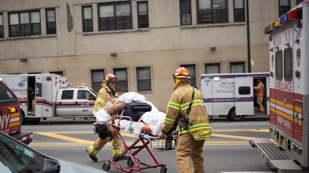 Over 100 suffer minor injuries as commuter train derails in New York ...