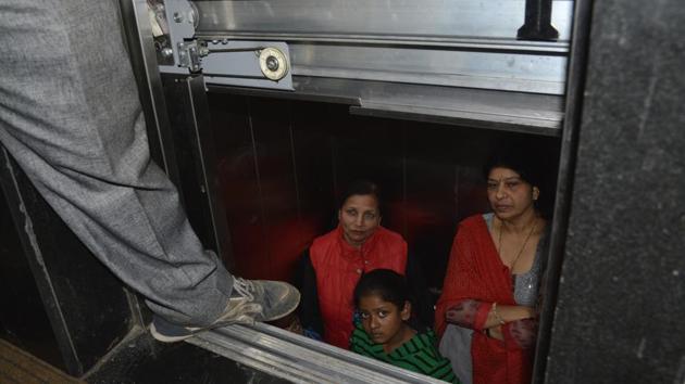 The women and the girl were trapped in the lift from 4.15pm to 5.30pm on Wednesday. (Sakib Ali/HT Photo) The women and the girl were trapped in the lift from 4.15pm to 5.30pm on Wednesday. (Sakib Ali/HT Photo)