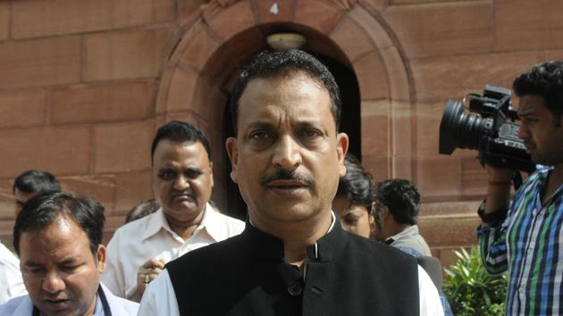 Union minister Rajiv Pratap Rudy had to miss his Patna flight as the boarding gate closed by the time he reached there. According to sources, Rudy was travelling with Jet Airways and had collected his boarding pass.(Hindustan Times)
