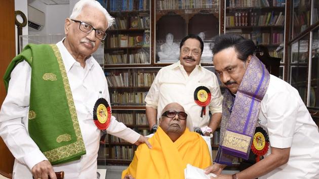 MK Stalin meets Karunanidhi at his residence after he was elected as DMK's working president in the party's general council meeting on Wednesday.(V Srinivasulu/HT photo)