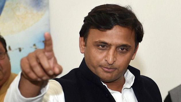 Uttar Pradesh chief minister Akhilesh Yadav at a program at his residence in Lucknow on January 4, 2017. (PTI) Uttar Pradesh chief minister Akhilesh Yadav at a program at his residence in Lucknow on January 4, 2017. (PTI)