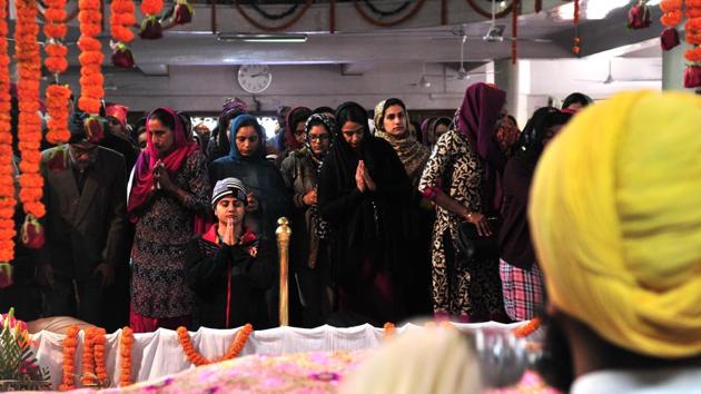 Devotees in a gurdwara in Sector 34, Chandigarh on the occasion of gurpurab on Thursday. (Ravi Kumar/HT Photo)
