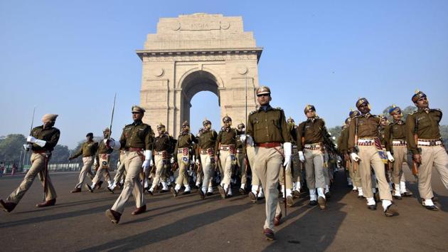 Indian Delhi police personnel during march as they rehearse for the forthcoming Republic Day parade at Rajpath in New Delhi on January 4, 2017. (Arun Sharma/HT PHOTO)