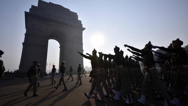 New Delhi: Indian Delhi police personnel during march as they rehearse for the forthcoming Republic Day parade at Rajpath in New Delhi on January 4, 2017. (Arun Sharma/HT PHOTO)