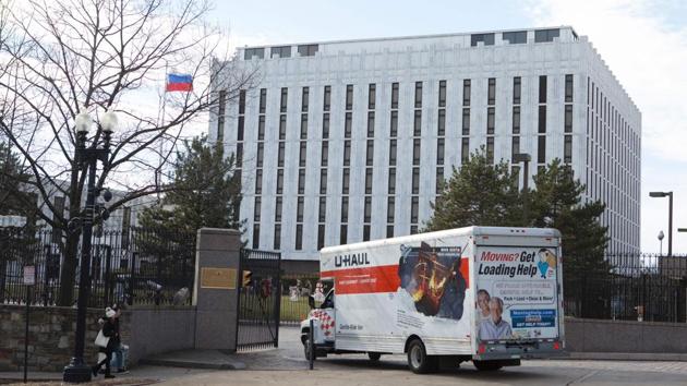 A moving truck enters the Russian Embassy in Washington DC, on December 31, 2016. Obama took public action on the hacking issue only after Trump was elected and began disparaging the intelligence community’s reporting on the Russian hacking. (AFP Photo) A moving truck enters the Russian Embassy in Washington DC, on December 31, 2016. Obama took public action on the hacking issue only after Trump was elected and began disparaging the intelligence community’s reporting on the Russian hacking. (AFP Photo)