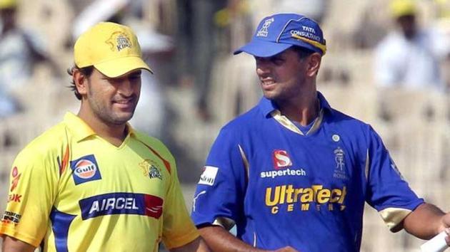 “There is no doubt that someone of Mahendra Singh Dhoni’s experience and ability, when playing well, is invaluable to the side,” said Rahul Dravid about the former India cricket team skipper.(HT Photo)