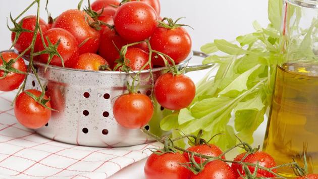 A Mediterranean diet includes large amounts of fruits, vegetables, olive oil, beans and cereal grains. (Shutterstock) A Mediterranean diet includes large amounts of fruits, vegetables, olive oil, beans and cereal grains. (Shutterstock)