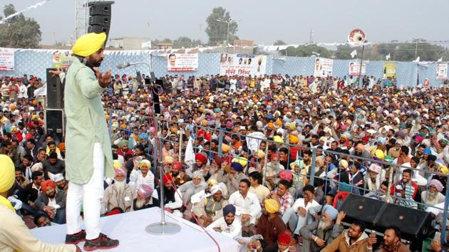 Aam Aadmi Party Sangrur MP Bhagwant Mann addressing a gathering in Bathinda.(HT Photo)