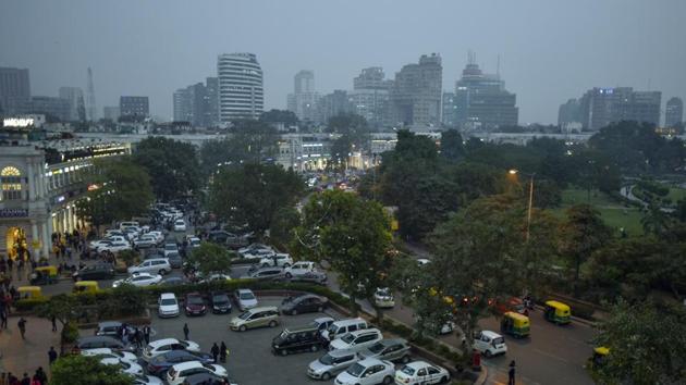Traders have opposed the pilot project to make Connaught Place vehicles free for three months. (Ravi Choudhary/HT File) Traders have opposed the pilot project to make Connaught Place vehicles free for three months. (Ravi Choudhary/HT File)