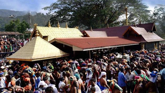 Devotees throng around sanctum sanctorum at Sannidhanam in Sabarimala temple.(PTI File Photo)