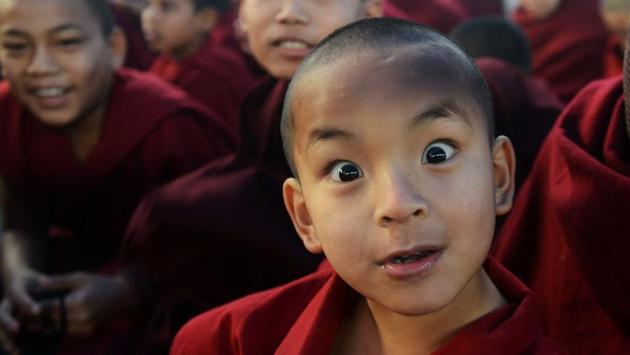 Young Buddhist monks participate in the Kalachakra event at Bodhgaya on Friday.  (AFP PHOTO / Dibyangshu SARKAR) 