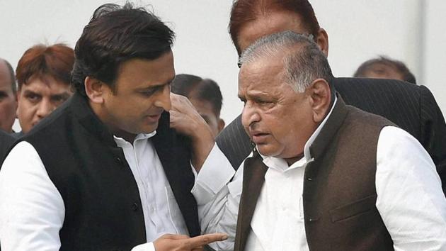 File photo of Samajwadi Party chief Mulayam Singh Yadav and Uttar Pradesh chief minister Akhilesh Yadav.(PTI File Photo)