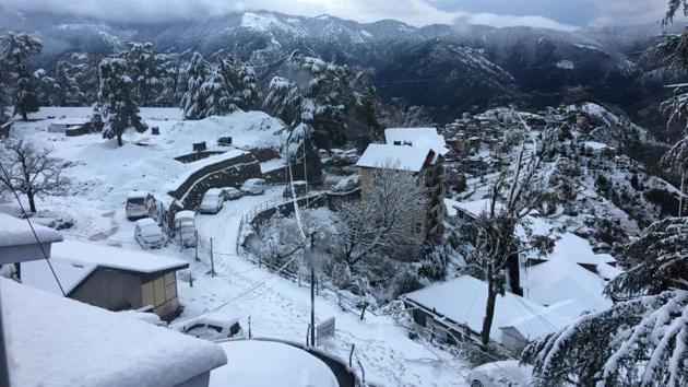 Traffic to tourist destinations Shimla, Manali and Dalhousie were cut off from the rest of Himachal Pradesh on Saturday following heavy snowfall overnight (Facebook Photo) Traffic to tourist destinations Shimla, Manali and Dalhousie were cut off from the rest of Himachal Pradesh on Saturday following heavy snowfall overnight (Facebook Photo)