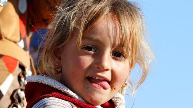 A displaced Iraqi girl who fled the Islamic State stronghold of Mosul, is seen at Khazer camp, Iraq. (Reuters Photo) A displaced Iraqi girl who fled the Islamic State stronghold of Mosul, is seen at Khazer camp, Iraq. (Reuters Photo)