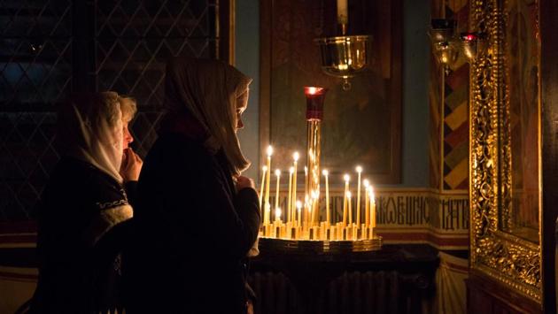 Women pray during the Vigil mass at the Russian Orthodox church Saint Serge in Paris on the eve of Orthodox Christmas Day, which is celebrated on January 7. Eastern Christians celebrate Christmas on January 7, while those in the West observe it on December 25 due to differences between the Julian and Gregorian calendars. (Philippe Wojazer/REUTERS)