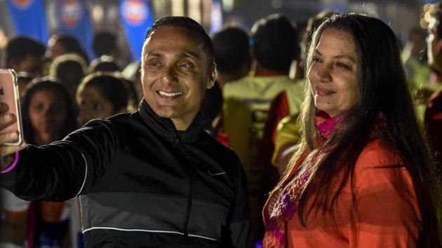 Rahul Bose and Shabana Azmi take a photo after the completion of a 7km night run in Mumbai on Saturday.  (Kunal Patil / HT Photo) 