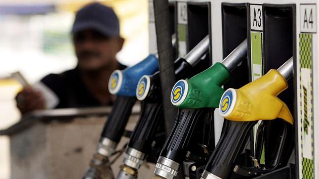 The All India Petroleum Dealers Association said it has received an intimation from banks that a Merchant Discount Rate of 1% will be levied on all transactions done at the retail fuel outlets from January 9.(AFP File Photo) The All India Petroleum Dealers Association said it has received an intimation from banks that a Merchant Discount Rate of 1% will be levied on all transactions done at the retail fuel outlets from January 9.(AFP File Photo)