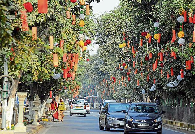 The trees along Sector 29 Road have been decorated with lights. (Parveen Kumar/HT Photo) The trees along Sector 29 Road have been decorated with lights. (Parveen Kumar/HT Photo)