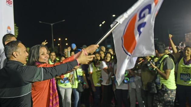 Shabana Azmi and Rahul Bose flag off a 7km night run to spread awareness on women's safety at BKC in Mumbai on Saturday. (Pratik Chorge/HT Photo) 