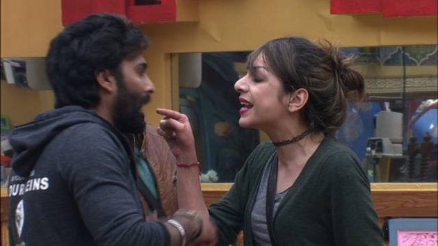 Nitibha Kaul and Manveer Gujjar in an ugly fight on Bigg Boss 10. Nitibha Kaul and Manveer Gujjar in an ugly fight on Bigg Boss 10.
