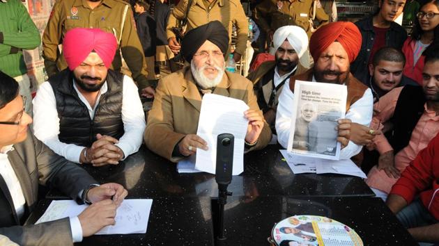 AAP’s Gurpreet Ghuggi, SAD’s Daljit Cheema and Sukhjinder Randhawa of Congress debate in Zirakpur.(Anil Dayal/HT Photo)