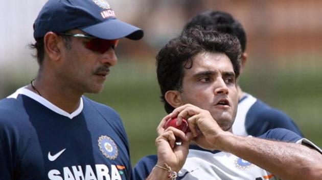 Ravi Shastri (left) feels MS Dhoni is the best Indian skipper by far and omitted Sourav Ganguly (right) from his list of successful Indian skippers. The omission, perhaps, has more to do with the long-standing feud between the two, rather than actual cricketing record.(AFP/Getty Images)