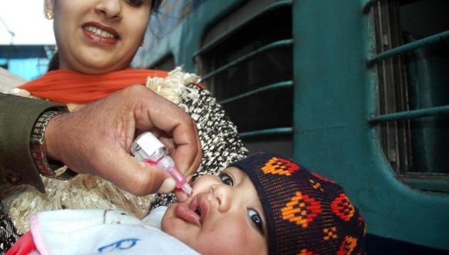 The three-day Pulse Polio drive falls just before the assembly polls scheduled for February 4 in Punjab.(HT File Photo)