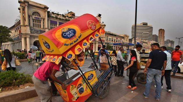 An NDMC worker removes an ice-cream vendor’s cart in an eviction drive at Connaught Place in April 2016. (Raj K Raj/HT File) An NDMC worker removes an ice-cream vendor’s cart in an eviction drive at Connaught Place in April 2016. (Raj K Raj/HT File)