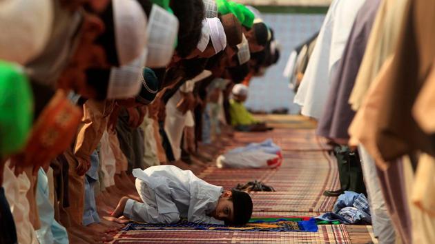 Pakistan plans to introduce “uniform prayer timings” for all sects of Islam across the country, a significant move in a society divided along sectarian lines.(REUTERS File Photo)