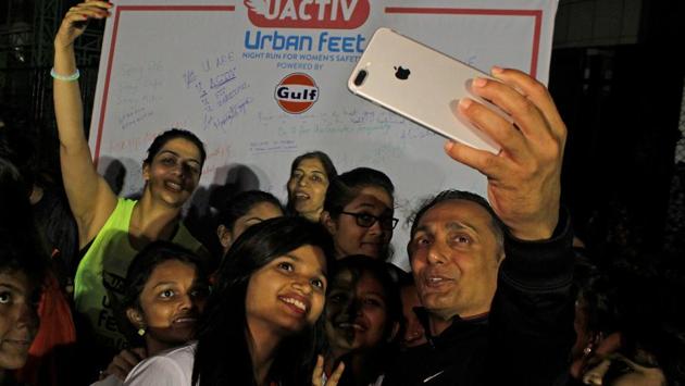 Actor Rahul Bose clicks a selfie with Akshara volunteers and participants. (Satyabrata Tripathy/HT) Actor Rahul Bose clicks a selfie with Akshara volunteers and participants. (Satyabrata Tripathy/HT)