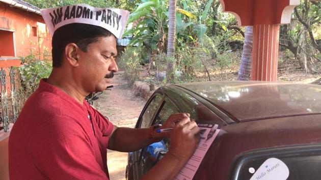 AAP chief ministerial candidate Elvis Gomes canvasses at Cuncolim, the village he was raised in.(Aman Sethi)