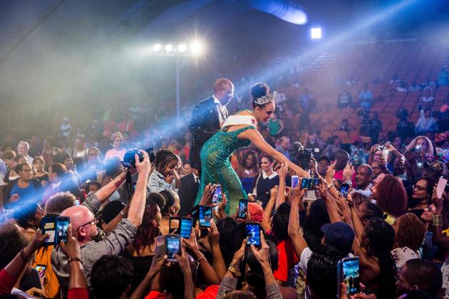 Miss Guyana 2016 and newly elected Miss France 2017 Alicia Aylies (C) greets her fans during a show on January 9. (jody amiet / AFP) Miss Guyana 2016 and newly elected Miss France 2017 Alicia Aylies (C) greets her fans during a show on January 9. (jody amiet / AFP)