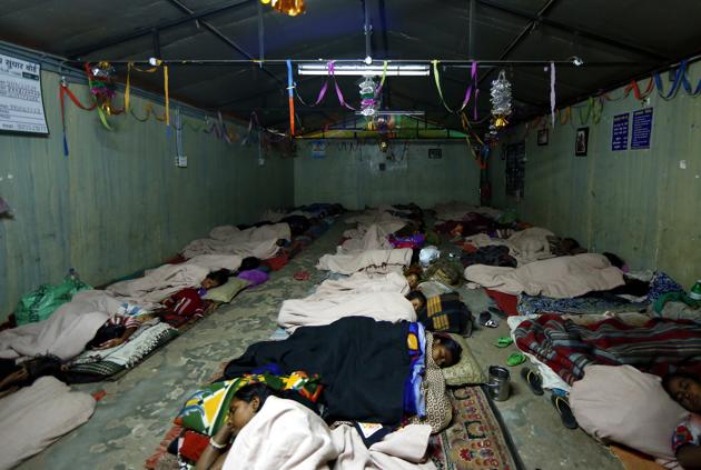 The DUSIB has also tied up with an NGO to train the homeless so that they can earn a living. It has also requested that religious bodies adopt night shelters. (HT FILE) The DUSIB has also tied up with an NGO to train the homeless so that they can earn a living. It has also requested that religious bodies adopt night shelters. (HT FILE)