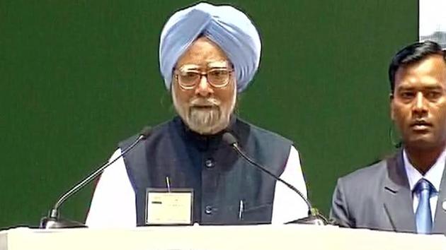 Former prime minister Manmohan Singh speaks at the Congress convention in New Delhi(ANI Photo)