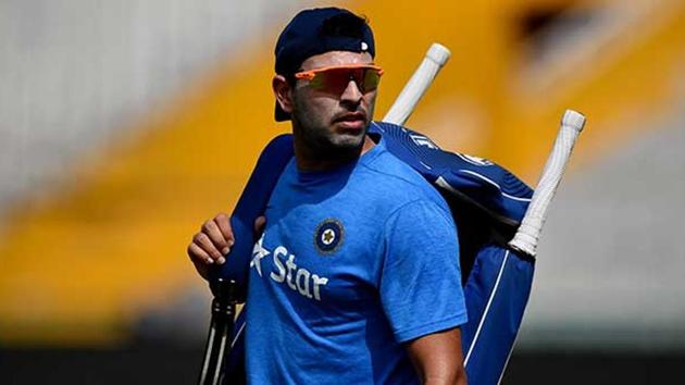 Yuvraj Singh posted a video with Mahendra Singh Dhoni on Tuesday expressing his respect for the ex-Indian captain. But Yuvraj’s father Yograj Singh continues his anti-Dhoni stance.(AFP)