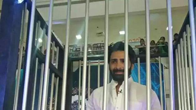 Manveer Gujjar and Manu Punjabi visit a mall to seek votes and Manveer emerges the winner getting more votes for the ticket to finale. (Colors) Manveer Gujjar and Manu Punjabi visit a mall to seek votes and Manveer emerges the winner getting more votes for the ticket to finale. (Colors)