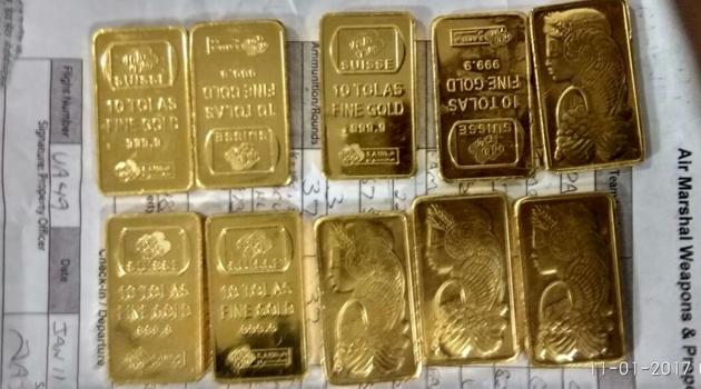The Air Intelligence Unit (AIU) of the Mumbai customs intercepted a passenger carrying gold biscuits in his wallet and in LED lights. (HT) The Air Intelligence Unit (AIU) of the Mumbai customs intercepted a passenger carrying gold biscuits in his wallet and in LED lights. (HT)