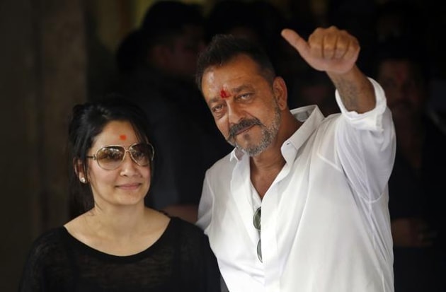 Sanjay Dutt poses with wife Maanyata.(HT Photo)