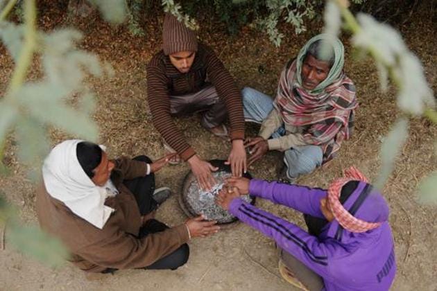 The minimum temperature is likely to fall by 1 to 2 degrees during the next 24 hours, said the India Meteorological Department. Heavy fog is also expected in the next two days.(Burhaan Kinu/HT Photo) The minimum temperature is likely to fall by 1 to 2 degrees during the next 24 hours, said the India Meteorological Department. Heavy fog is also expected in the next two days.(Burhaan Kinu/HT Photo)