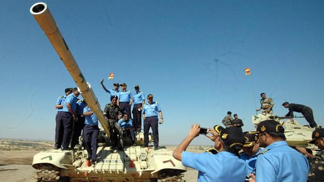 Indian Army, Corps of Army Air Defence (AAD) display fire power and equipments as they celebrated its 24th Raising Day at KK Ranges Ahmednagar in Pune on Wednesday, January 10, 2017. (HT PHOTO)