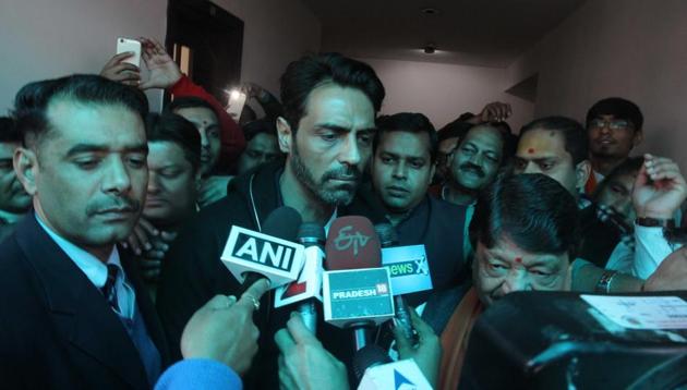 Actor Arjun Rampal talks to press at BJP office in New Delhi on Jan 10, 2017.(IANS)