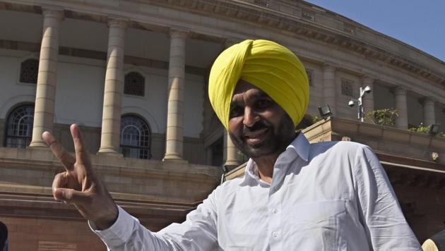 New Delhi, India, 28 Nov, 2016: Aam Adami Party MP Bhagwant Mann arrive at parliament house for the attending Parliament Winter session in New Delhi, India on Monday, November 28, 2016. ( Photo by Sonu Mehta/ Hindustan Times) (Sonu Mehta/HT PHOTO) New Delhi, India, 28 Nov, 2016: Aam Adami Party MP Bhagwant Mann arrive at parliament house for the attending Parliament Winter session in New Delhi, India on Monday, November 28, 2016. ( Photo by Sonu Mehta/ Hindustan Times) (Sonu Mehta/HT PHOTO)