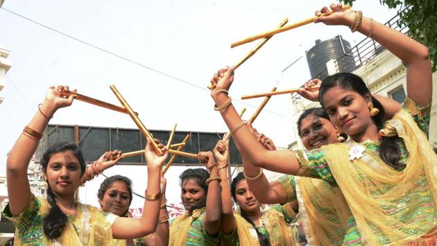 Students of Sri Kanyakaparameswari College dance during Pongal celebration on Wednesday in Chennai. (V Srinivasulu / HT Photo)