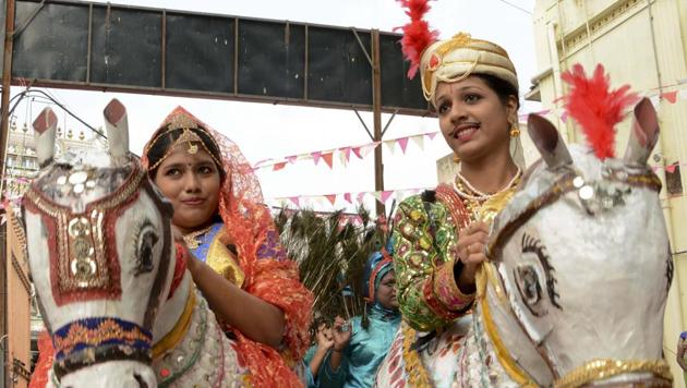 Students of Sri Kanyakaparameswari College celebrate Pongal on Wednesday in Chennai. (V Srinivasulu / hT PHOTO)
