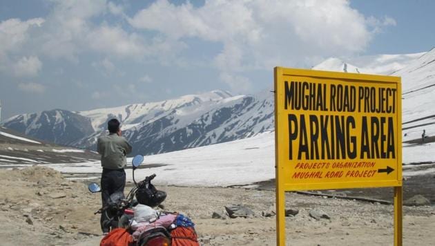 Riding to Ladakh on a motorbike features on the bucket list of most Indians but only a few get to live it for real.(Sabir Hussain/HT Photo)