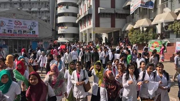 Indian and other foreign medical students protesting at the University of Science and Technology, Chittagong, as they have not been registered by the Bangladesh Medical and Dental Council. (HT Photo) Indian and other foreign medical students protesting at the University of Science and Technology, Chittagong, as they have not been registered by the Bangladesh Medical and Dental Council. (HT Photo)